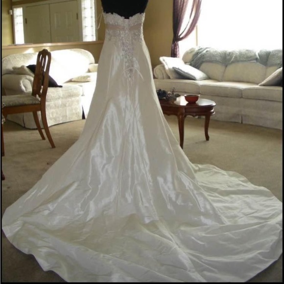 NEW - 12 - Wedding Dress - French Taffeta, Ivory/Vienna Cream - Maggie Sottero - Picture 9 of 16